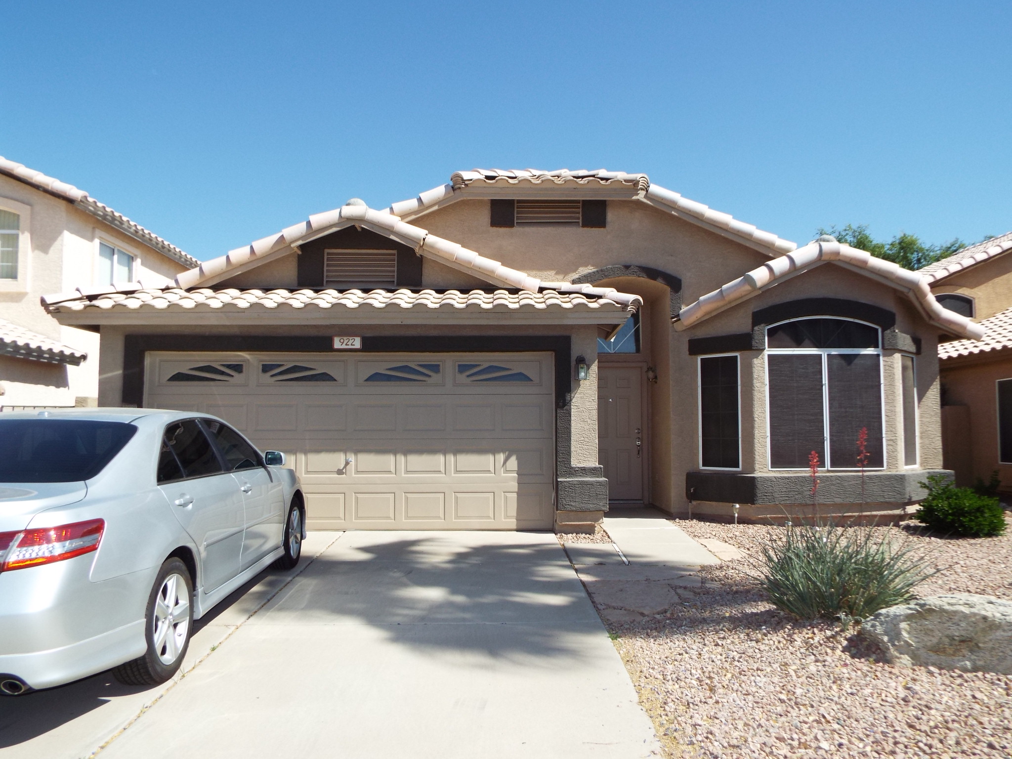 922 W Sierra Madre Ave